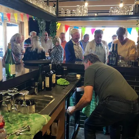 펜션 15 Op Recreatiepark De Wielen