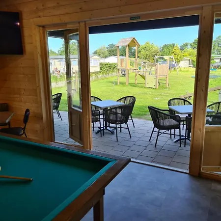 펜션 15 Op Recreatiepark De Wielen *