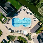 15 Op Recreatiepark De Wielen *