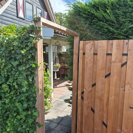 15 Op Recreatiepark De Wielen Ferienhaus