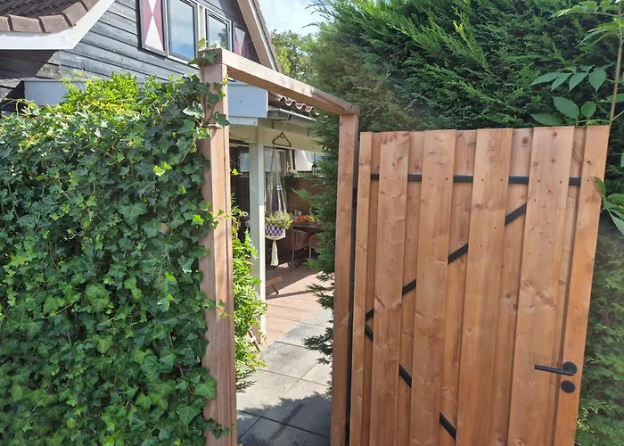 15 Op Recreatiepark De Wielen Ferienhaus